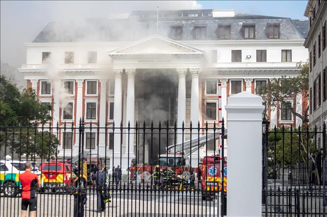 Nam Phi bắt giữ nghi phạm 'đột nhập, phóng hỏa' tòa nhà Quốc hội 