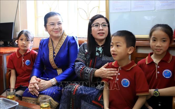 Phu nhân Thủ tướng Lào và Việt Nam thăm, tặng quà Làng trẻ em SOS Thái Bình 
