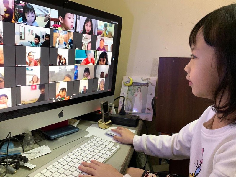 VIDEO: Bảo vệ mắt trẻ khi học trực tuyến kéo dài