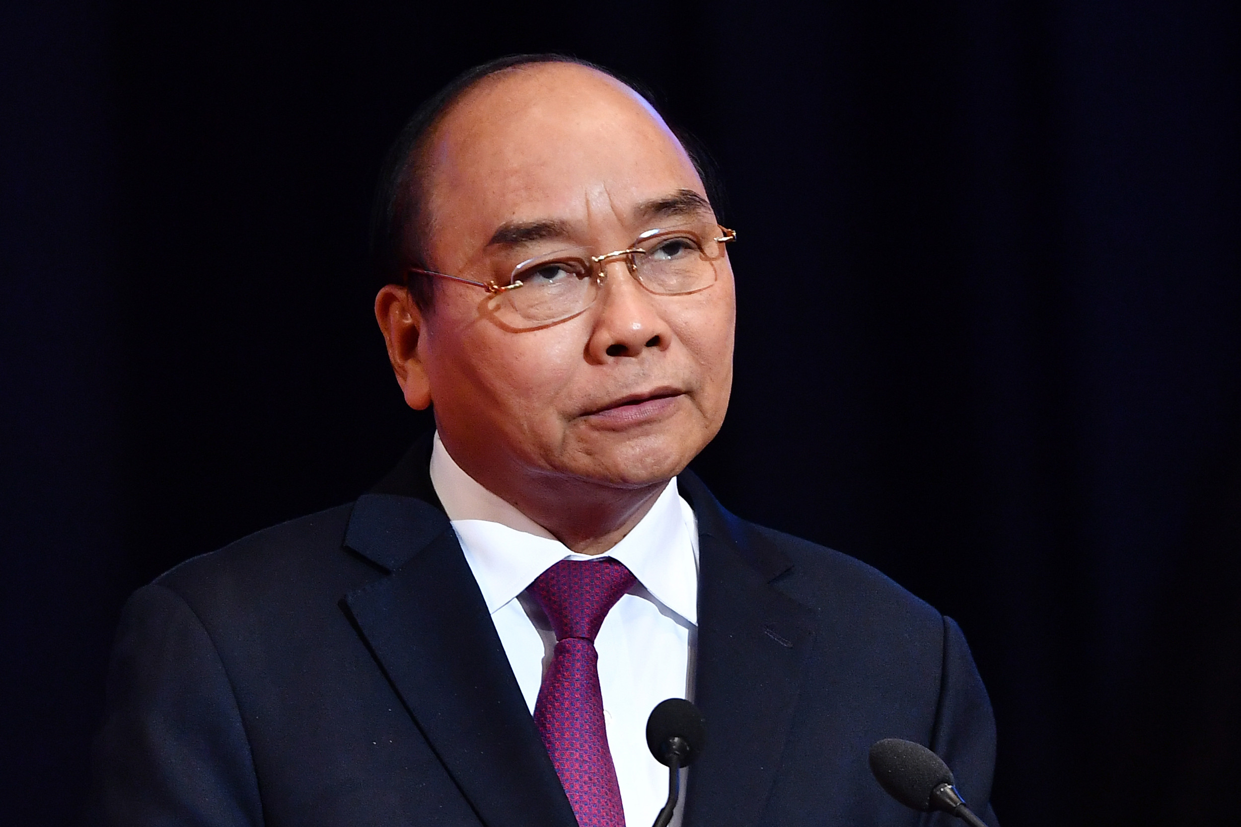 Ông Nguyễn Xuân Phúc thôi chức Ủy viên Bộ Chính trị, Chủ tịch nước 