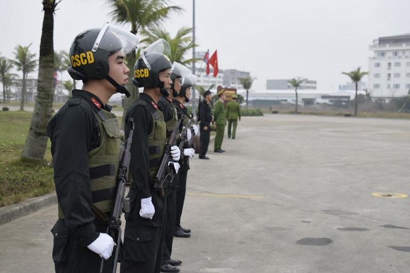 Chiến sĩ Cảnh sát cơ động vì bình yên và hạnh phúc của người dân