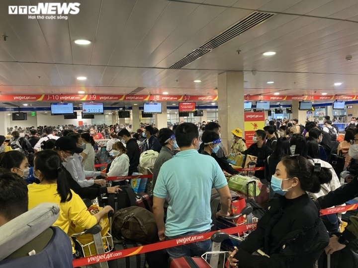 Sân bay Tân Sơn Nhất đón lượng khách kỷ lục từ cao điểm Tết Nhâm Dần 2022 