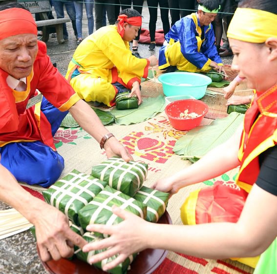 VIDEO: Lễ dâng bánh chưng, bánh giầy tại di tích Côn Sơn - Kiếp Bạc