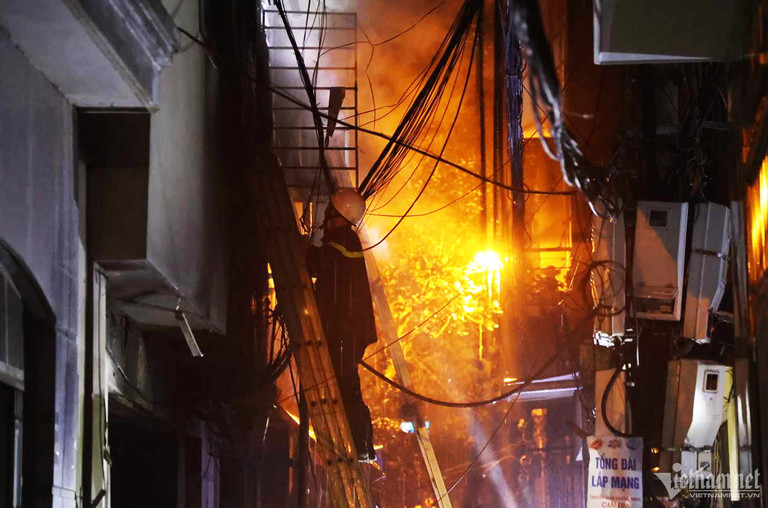 Khởi tố 6 cán bộ trong vụ cháy chung cư mini ở Hà Nội
