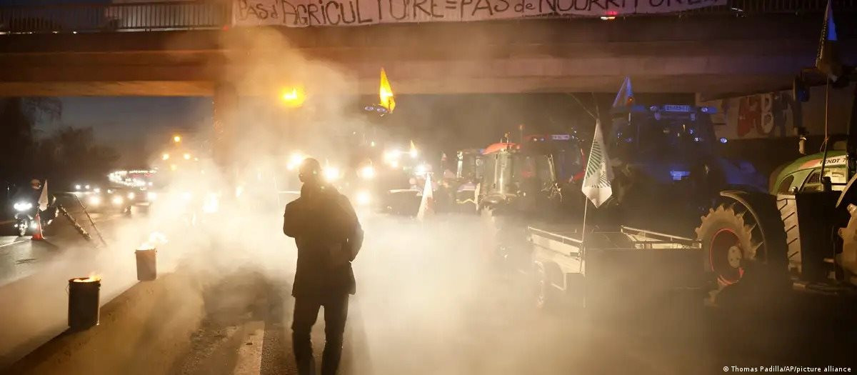 Pháp: Nông dân và cảnh sát đối đầu ở Paris