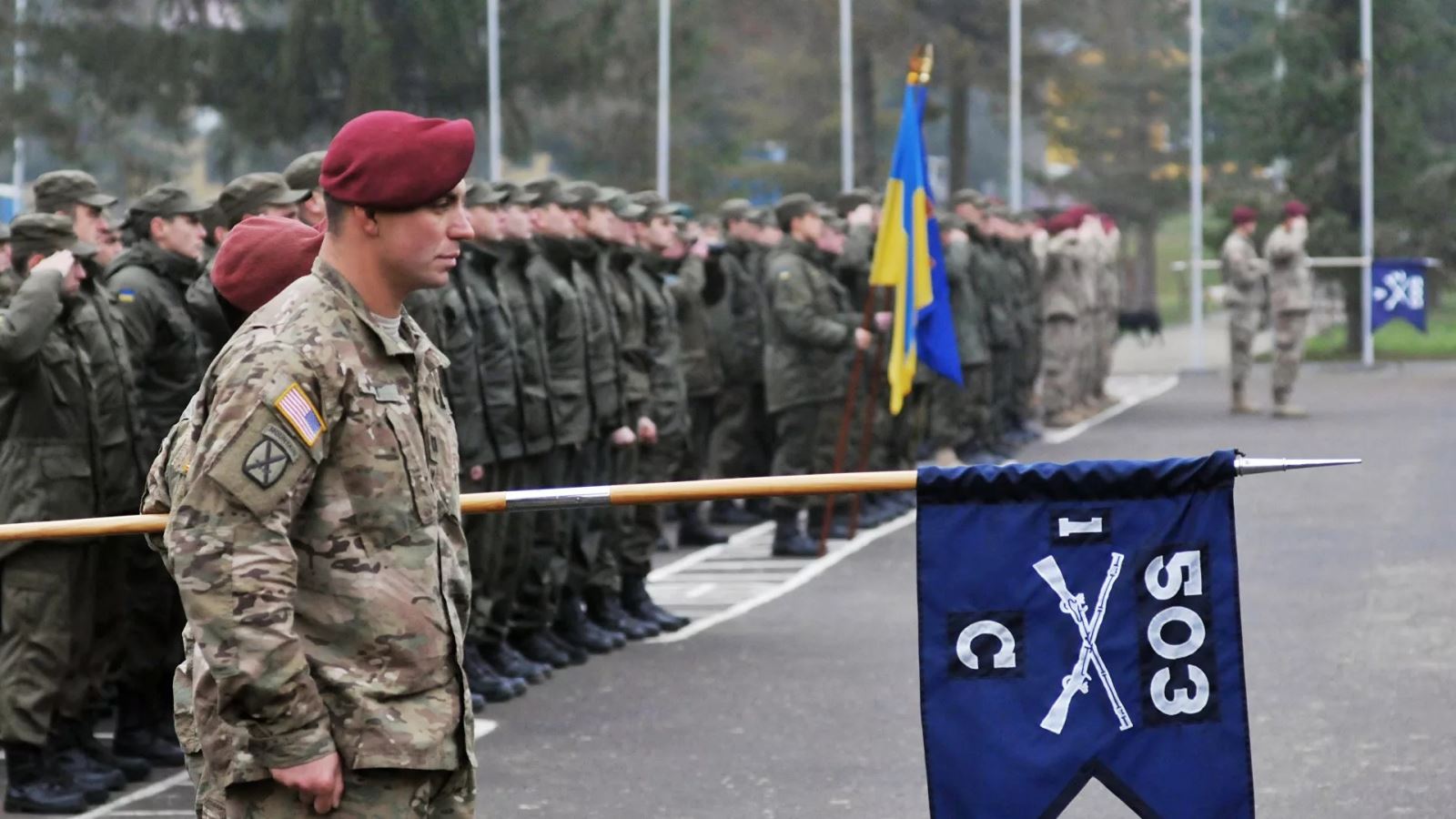 Mỹ tạm thời rút 160 cố vấn quân sự khỏi Ukraine