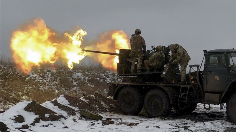 Nga tăng cường tấn công khi Ukraine chờ nhận vũ khí viện trợ mới