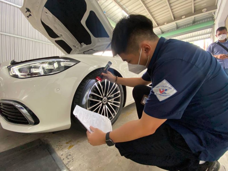 Cục Đăng kiểm Việt Nam thông tin việc xe nguyên bản một đèn lùi vẫn đạt đăng kiểm 
