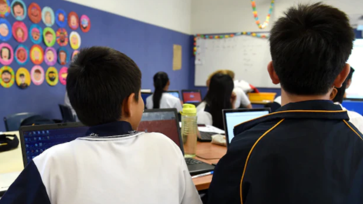 Học sinh quay lại trường: Dịch không bùng phát ở Australia, Hàn Quốc không bắt test nhanh