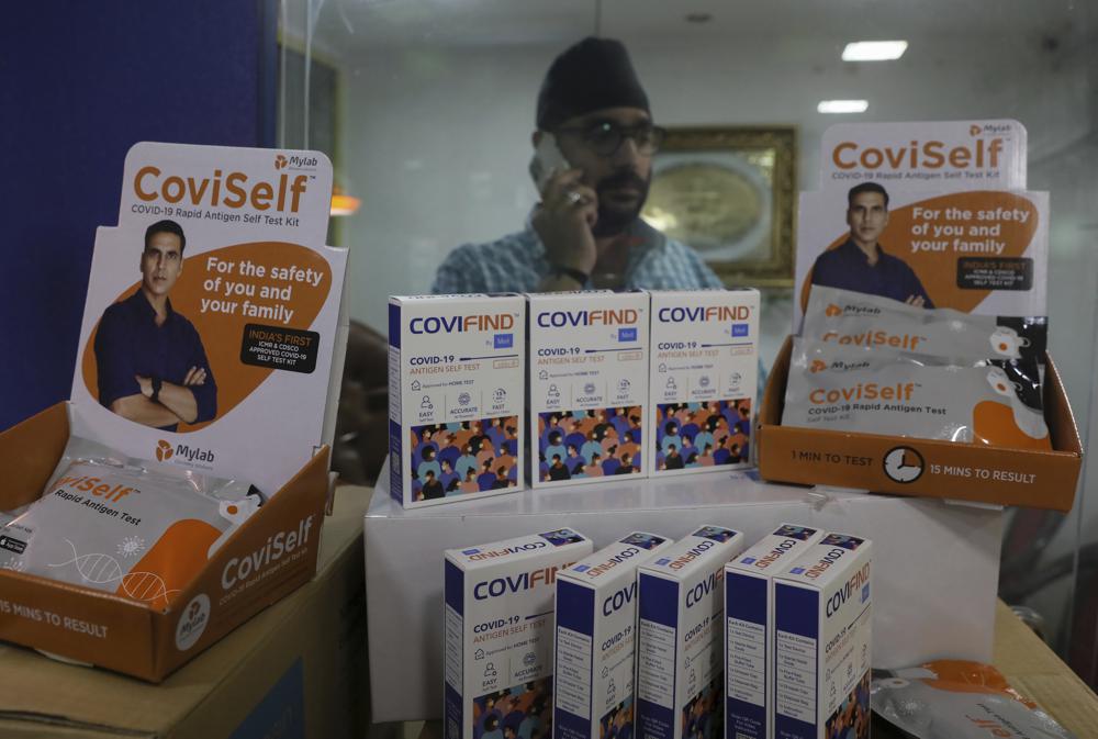 Bùng nổ test nhanh COVID-19 tại nhà ở Ấn Độ, chuyên gia lo ngại rủi ro 