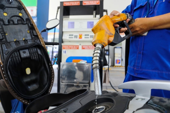 Phó Thủ tướng: Thông tin về giá xăng dầu còn chưa nhất quán