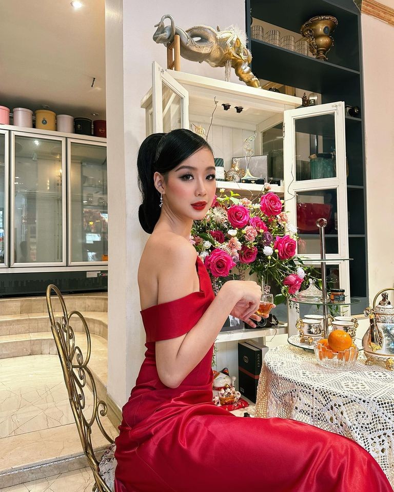 Nhan sắc điểm 10 của Hoa hậu Lê Nguyễn Bảo Ngọc 