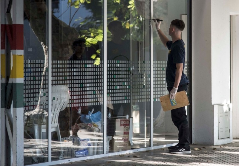 Cửa hàng nhà Messi bị xả súng, nhắn tin đe dọa 