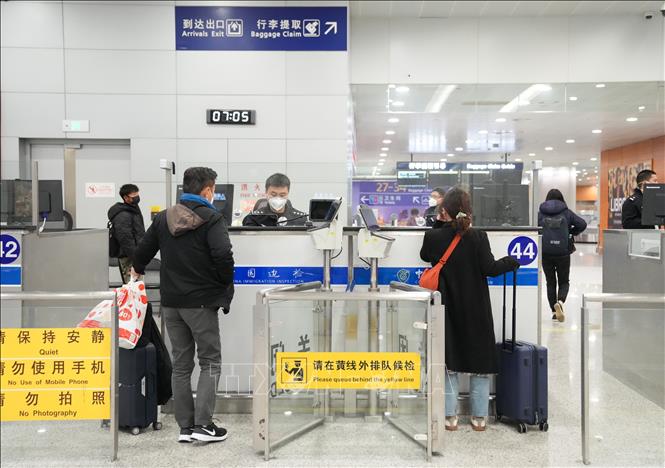 Trung Quốc nới lỏng quy định xét nghiệm COVID-19 với du khách
