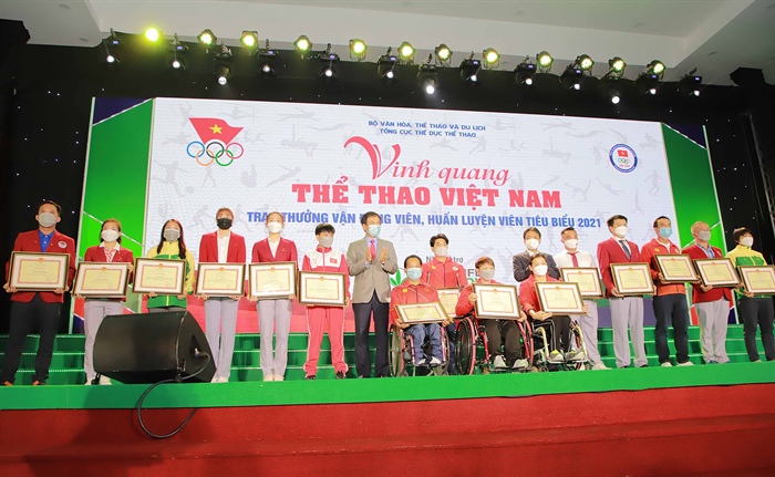 Tôn vinh các HLV, VĐV xuất sắc của thể thao Việt Nam