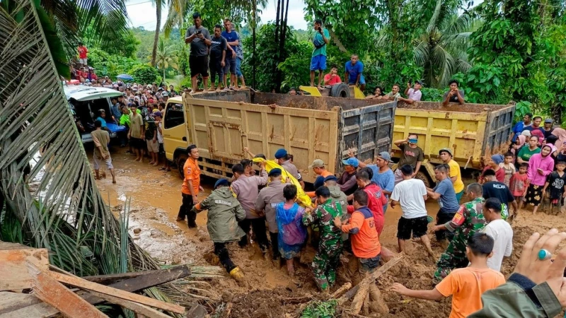 Indonesia mất hàng chục dân giữa cao điểm mưa lũ, lở đất 