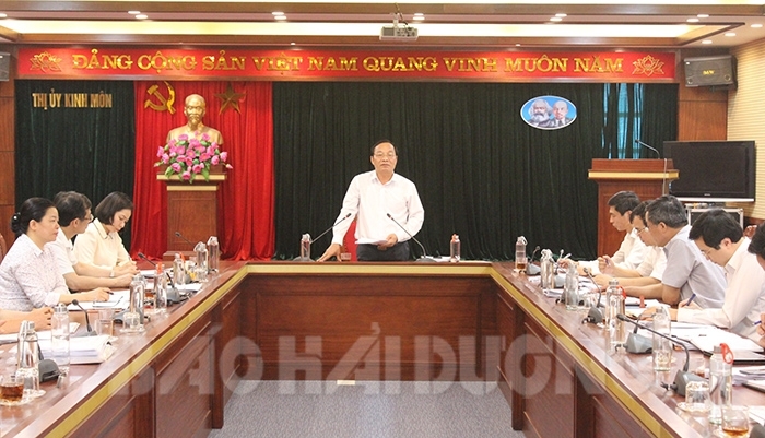 Phó bí thư Thường trực Tỉnh ủy kiểm tra chuẩn bị bầu cử  tại thị xã Kinh Môn