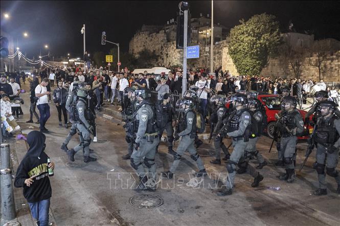 Đụng độ giữa người Palestine và cảnh sát Israel ngay đầu tháng lễ Ramadan