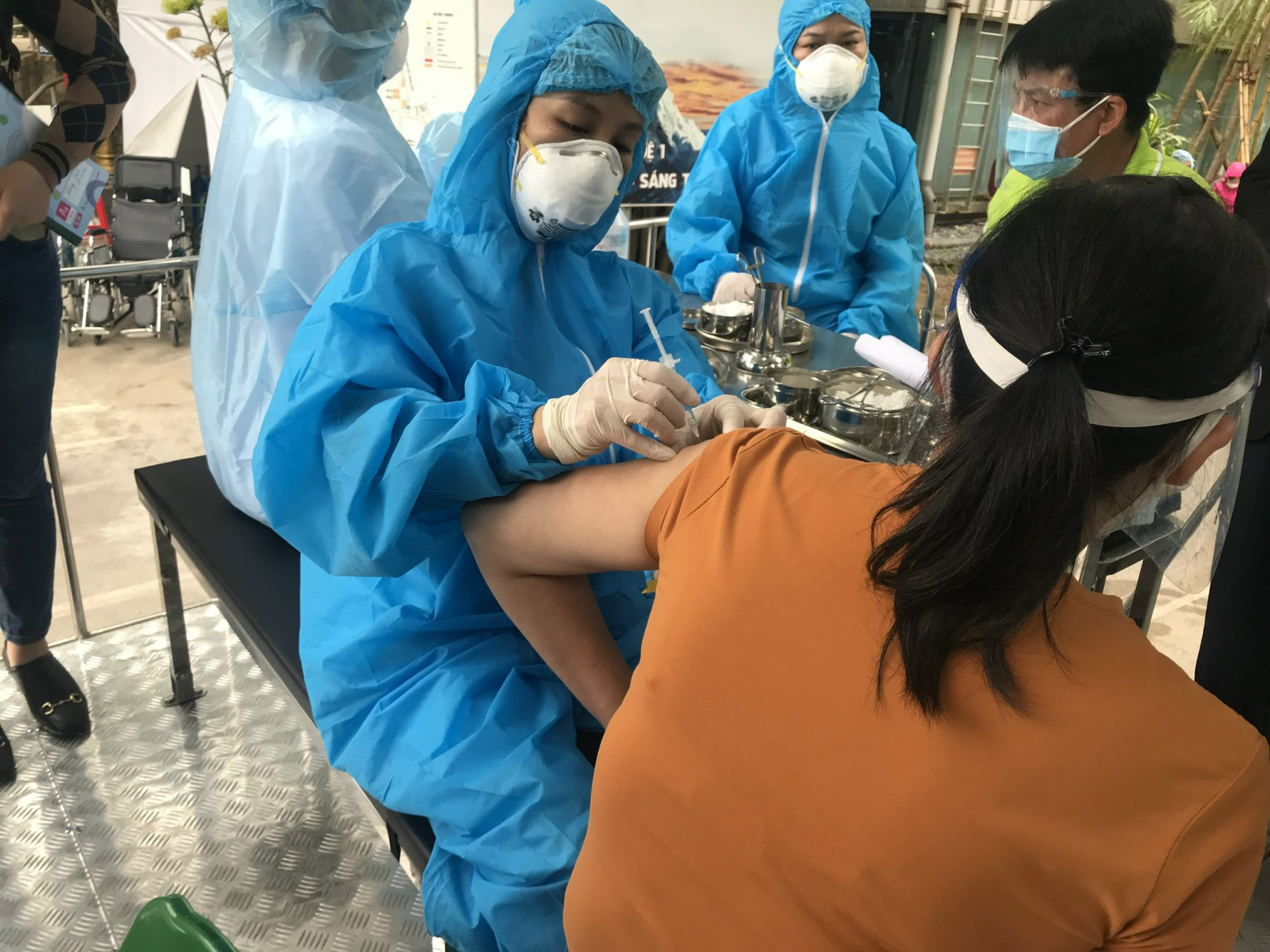 Việt Nam thuộc nhóm 6 quốc gia tiêm vắc xin COVID-19 cao nhất thế giới 
