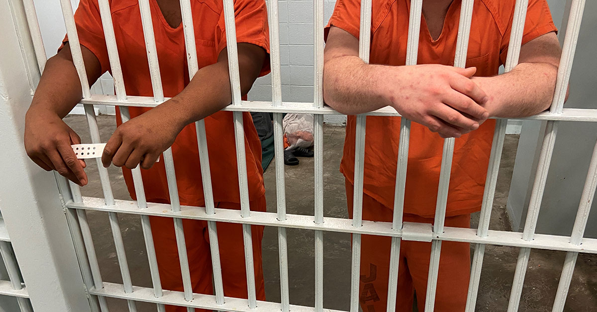 Hàng nghìn tù nhân Mỹ được thả do COVID-19 có thể phải quay lại phòng giam 