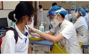 VIDEO: Hơn 1.000 học sinh tại Bình Giang, Kim Thành được tiêm vaccine phòng Covid-19