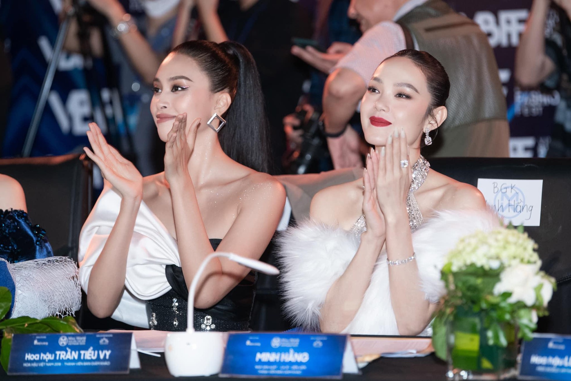 Ca sĩ Minh Hằng đẹp rạng rỡ trên 'ghế nóng' Miss World Việt Nam 2022