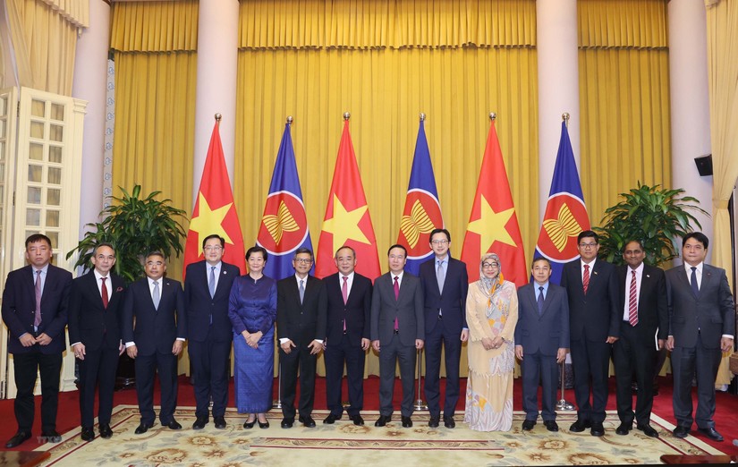 Chủ tịch nước Võ Văn Thưởng tiếp Đại sứ các nước ASEAN 