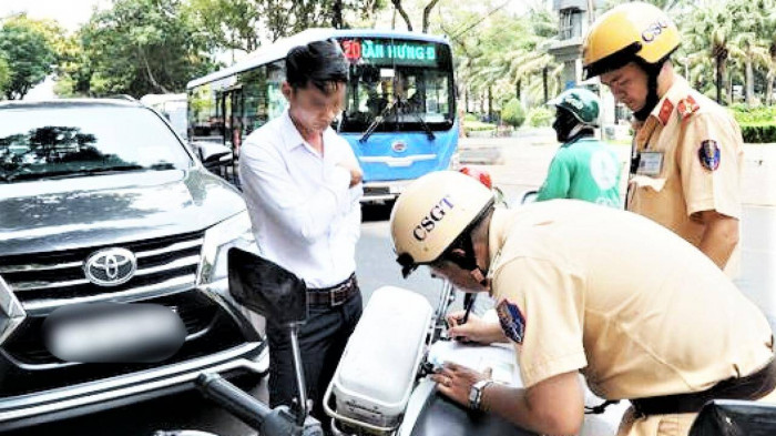 Bộ GTVT yêu cầu tăng chế tài xử phạt vi phạm giao thông 