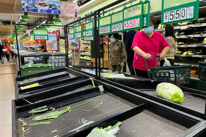 Cận cảnh mua sắm hoảng loạn “chưa từng thấy” ở Bắc Kinh 