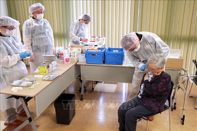 Nhật Bản giới hạn đối tượng được tiêm vaccine mũi thứ 4