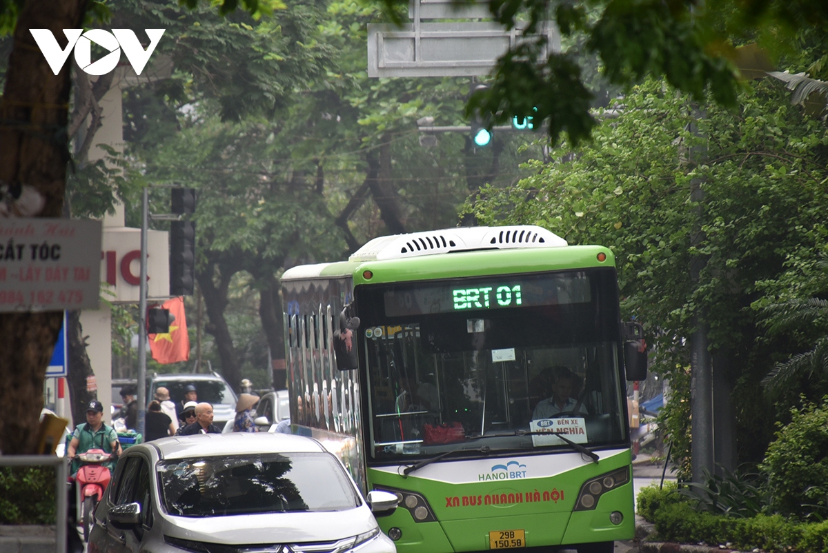 Cận cảnh tuyến buýt nhanh ở Hà Nội dự định cho nghỉ, thay bằng đường sắt đô thị
