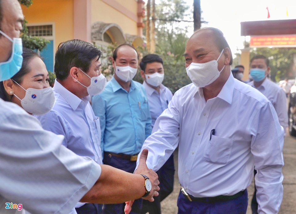 Chủ tịch nước Nguyễn Xuân Phúc tiếp xúc cử tri huyện Củ Chi 