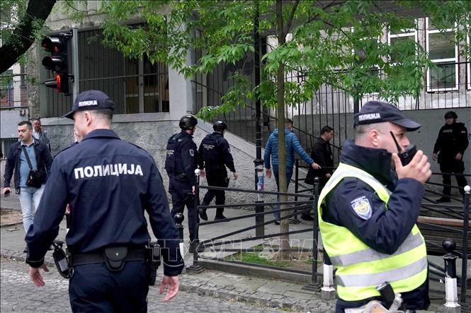 Cảnh sát Serbia truy tìm nghi phạm trong vụ xả súng mới 