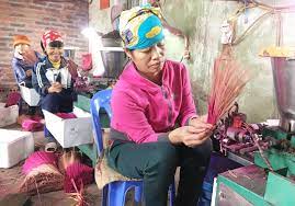 VIDEO: Hiệu quả từ tổ liên kết sản xuất tại làng nghề hương Tống Xá