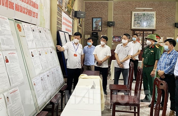 Bí thư Tỉnh uỷ kiểm tra công tác bầu cử tại Cẩm Giàng, Bình Giang, Thanh Miện