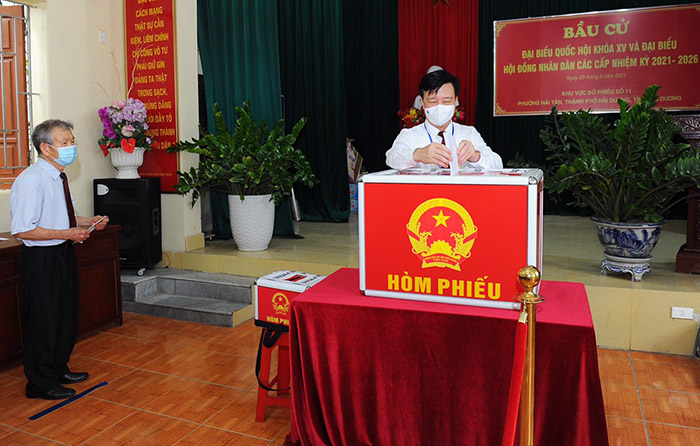  Bí thư Tỉnh ủy bỏ phiếu bầu cử tại phường Hải Tân, TP Hải Dương