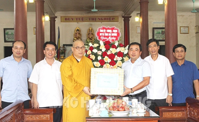 Bí thư Tỉnh uỷ chúc mừng Lễ Phật đản 