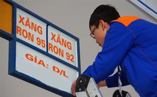 Giá xăng dầu đồng loạt tăng mạnh, RON95-III vượt mốc 20.000 đồng/lít 
