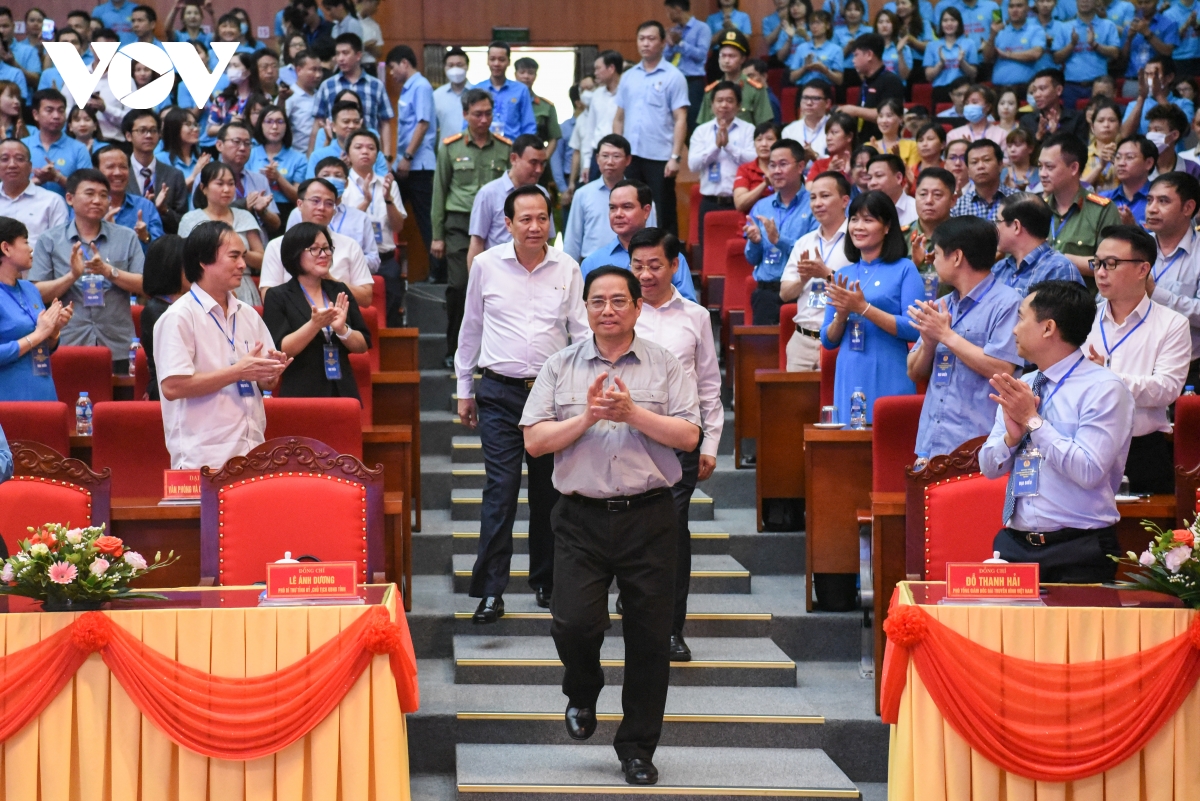 Toàn cảnh cuộc đối thoại của Thủ tướng với 4.500 công nhân tại Bắc Giang   