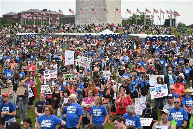 Hàng nghìn người tuần hành tại Mỹ kêu gọi ngăn chặn bạo lực súng đạn 