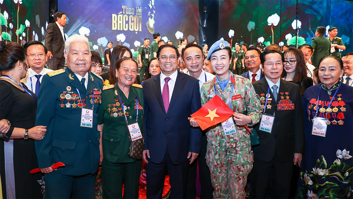 Thủ tướng Phạm Minh Chính dự Hội nghị biểu dương, tôn vinh điển hình tiên tiến toàn quốc 