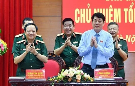 Đại tướng Lương Cường bàn giao chức trách, nhiệm vụ Chủ nhiệm Tổng cục Chính trị 