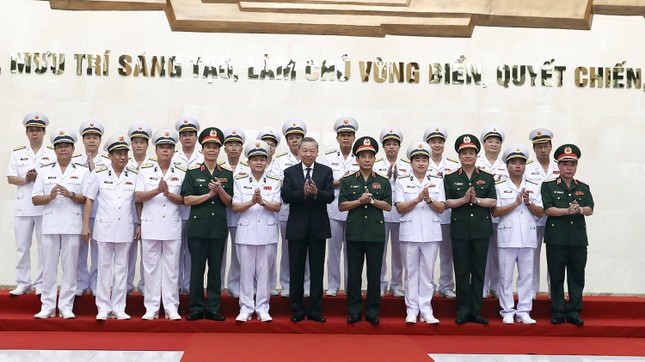 Chủ tịch nước Tô Lâm thăm và làm việc tại Quân chủng Hải quân 