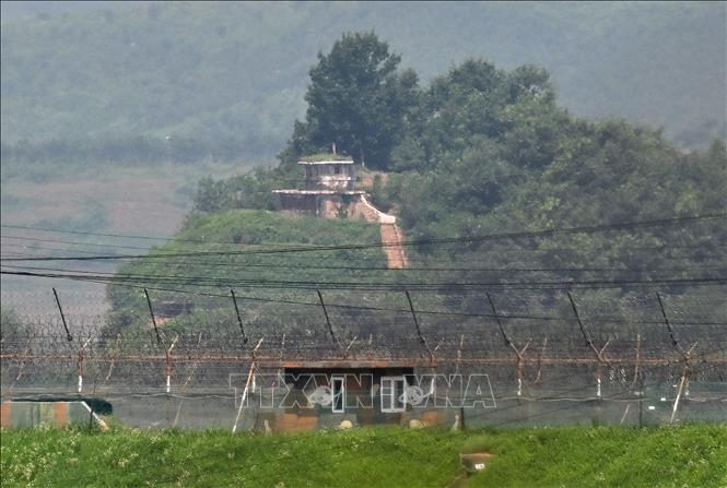 Quân đội Hàn Quốc nổ súng cảnh báo nhóm binh sĩ Triều Tiên 