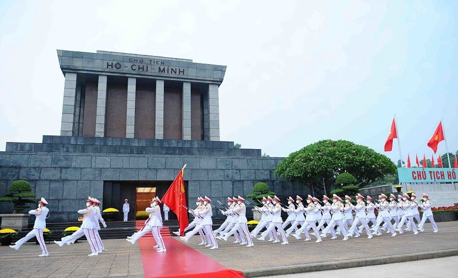 Tạm dừng viếng Lăng Chủ tịch Hồ Chí Minh trong 2 tháng