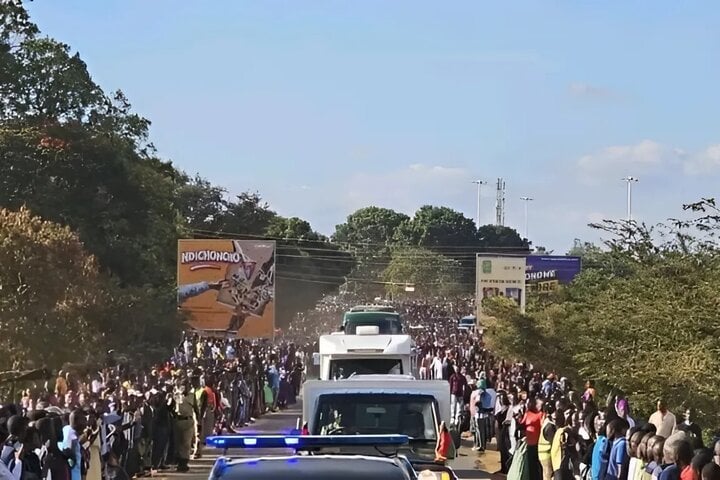 Đoàn xe rước linh cữu Phó Tổng thống Malawi lao vào đám đông, 4 người chết