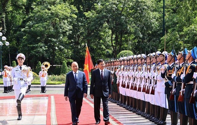 Chủ tịch nước Nguyễn Xuân Phúc chủ trì đón Tổng Bí thư, Chủ tịch Lào 