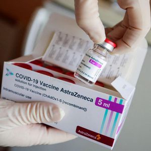 Việt Nam nhận thêm một triệu liều vaccine Covid-19 từ 1/7