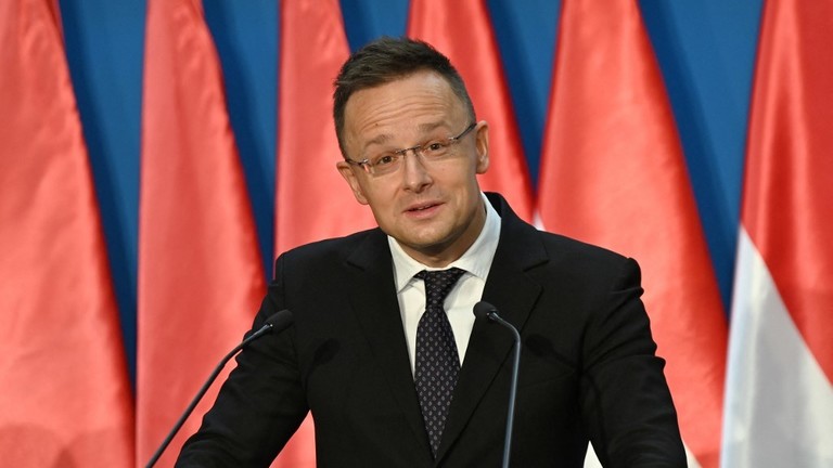 Hungary cảnh báo châu Âu đang tiến gần đến ‘thảm họa’ 