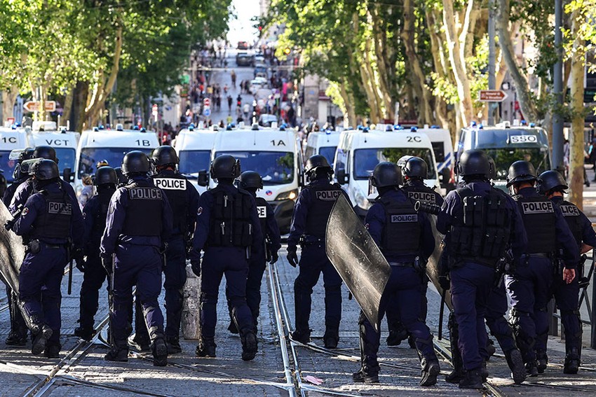Bạo động tại Pháp gây thiệt hại lớn 
